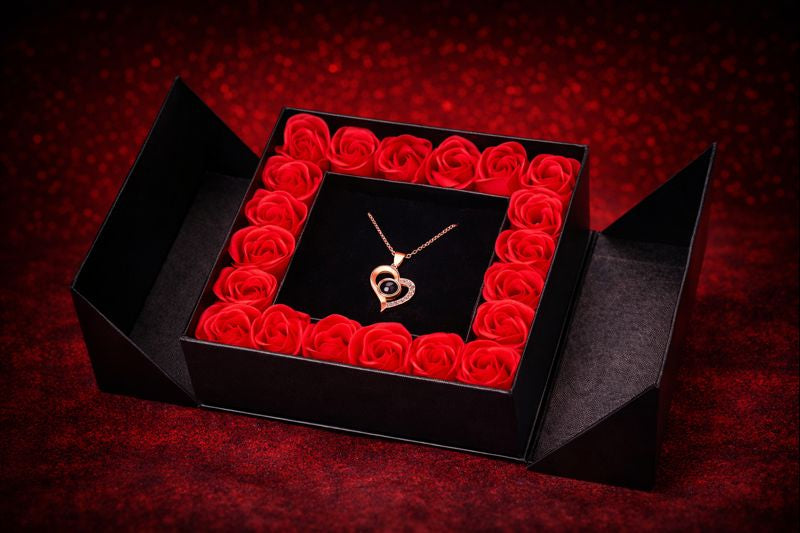 Heart-Shaped Projection Necklace