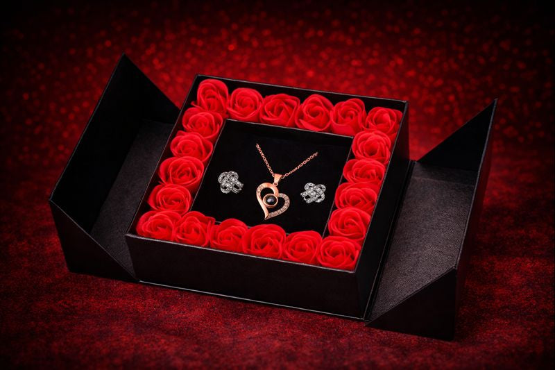 Heart-Shaped Projection Necklace