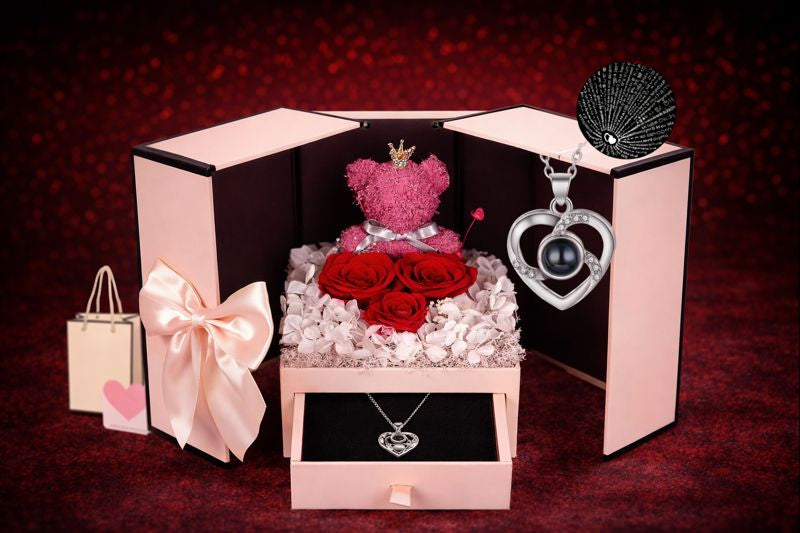 Heart-Shaped Projection Necklace